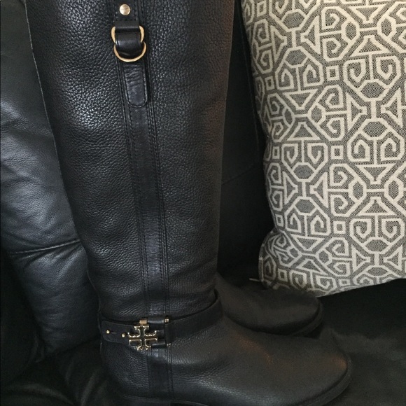 Gorgeous Tory Burch Black Leather Boots - Picture 4 of 8